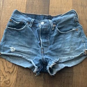 Levi’s Jean shorts light wash ❤️